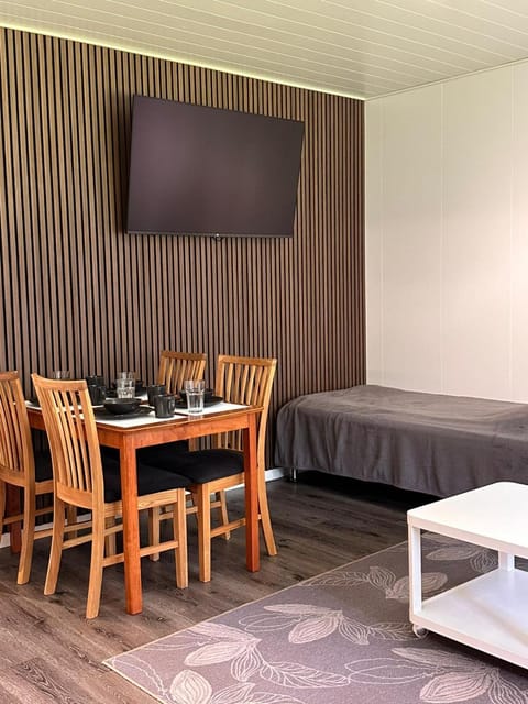 TV and multimedia, Living room, Seating area, Dining area