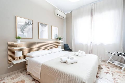 Bed, Photo of the whole room, Bedroom, towels, air conditioner