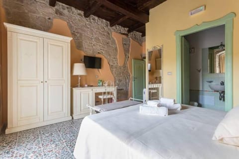 Madalen Guest House Bed and Breakfast in Bosa