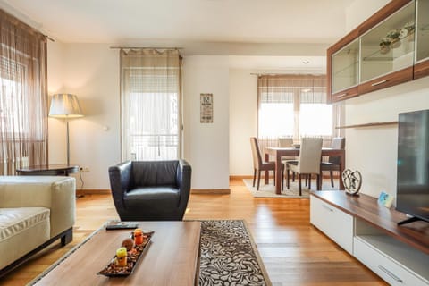 TV and multimedia, Living room, Seating area
