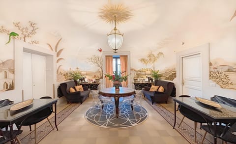 Living room, Seating area
