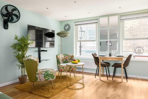 TV and multimedia, Living room, Decorative detail, Seating area, Dining area, internet