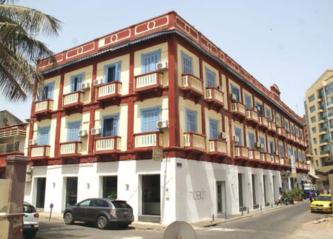 Facade/entrance