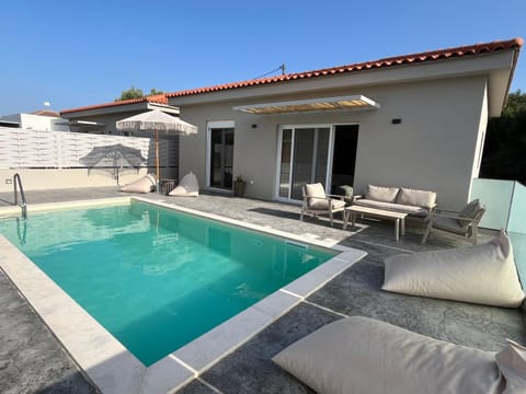 Day, Pool view, Swimming pool, sunbed