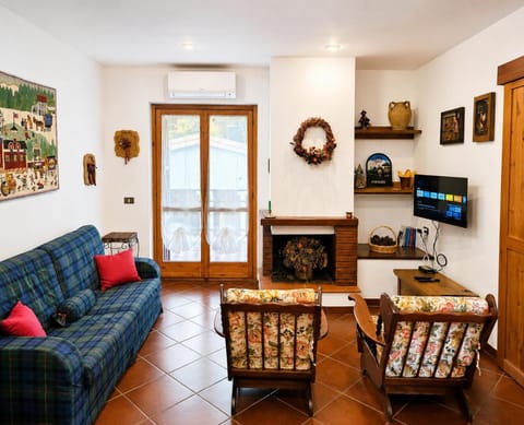 TV and multimedia, Living room, Evening entertainment