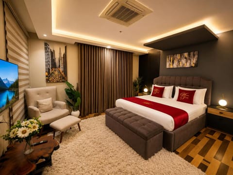 Bed, TV and multimedia, Bedroom