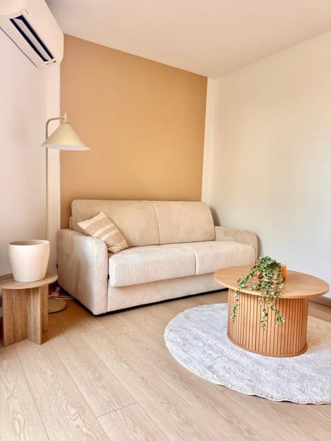 Living room, air conditioner