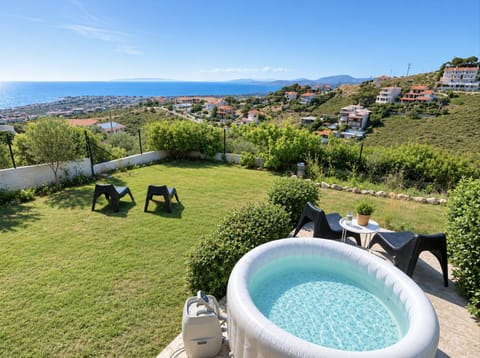 Natural landscape, Garden, Hot Tub, Sea view