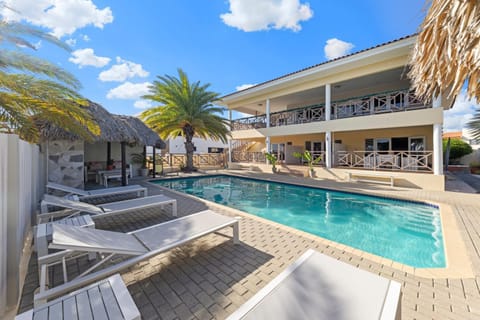Property building, Garden, Balcony/Terrace, Swimming pool