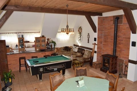 Communal lounge/ TV room, Living room, Seating area