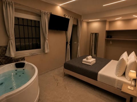 Hot Tub, TV and multimedia, Bedroom