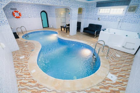 Hot Tub, Swimming pool