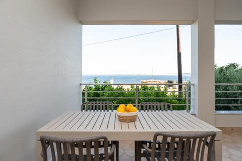 View (from property/room), Balcony/Terrace, Dining area, Sea view