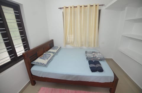 Photo of the whole room, towels