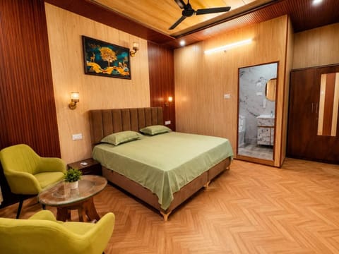 Photo of the whole room, Bedroom