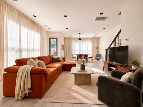 Communal lounge/ TV room, TV and multimedia, Living room, Seating area, Evening entertainment