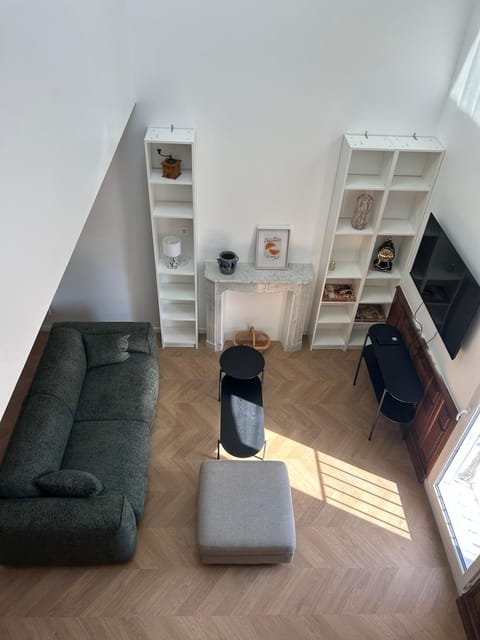 TV and multimedia, Living room, Seating area, internet
