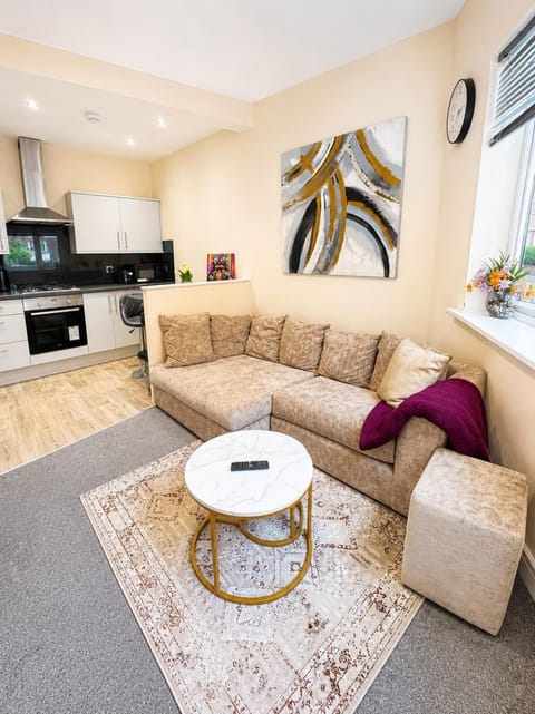 TV and multimedia, Kitchen or kitchenette, Living room, Seating area