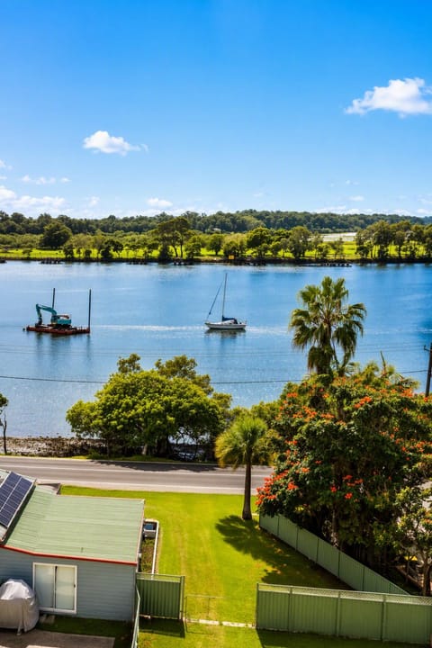 Nearby landmark, Day, Natural landscape, Activities, River view