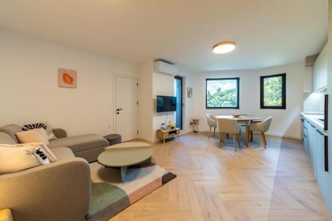 TV and multimedia, Living room, Dining area