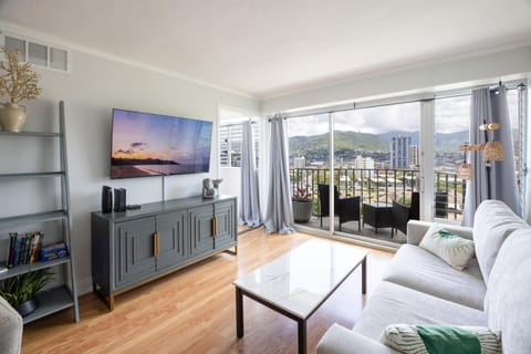 TV and multimedia, View (from property/room), Balcony/Terrace, Living room, Seating area