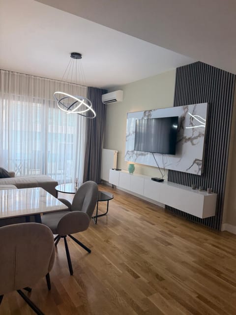 TV and multimedia, Living room, Seating area, Dining area, Evening entertainment