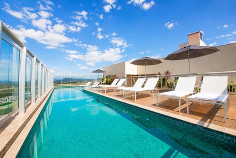 Day, Swimming pool