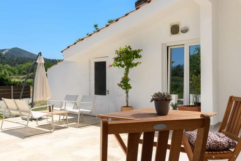 Property building, Patio, Day, Natural landscape, View (from property/room), Balcony/Terrace, Seating area, Mountain view