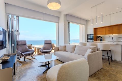 Natural landscape, TV and multimedia, Kitchen or kitchenette, Living room, Seating area