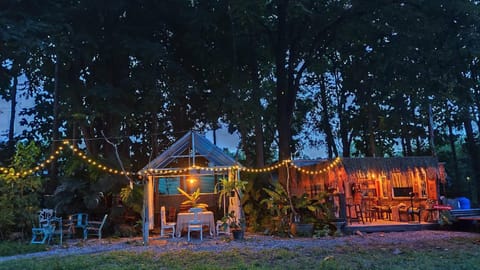 Restaurant/places to eat, Communal lounge/ TV room, Garden, Balcony/Terrace