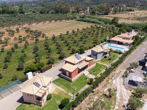Property building, Bird's eye view, Swimming pool, Breakfast