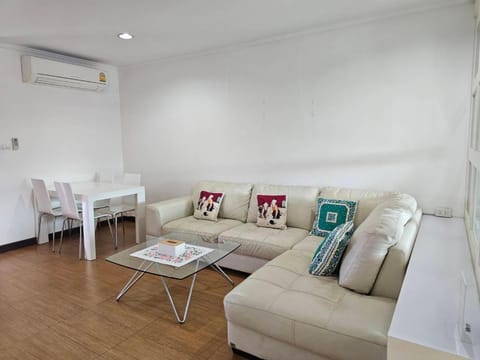Living room, Dining area, air conditioner