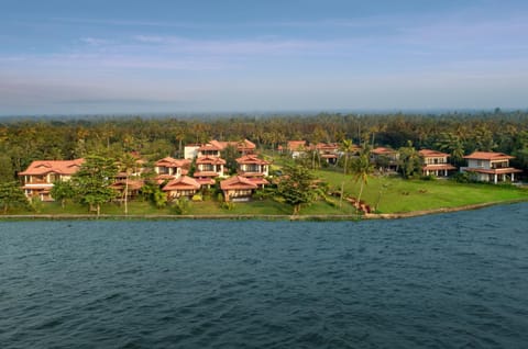 Property building, Facade/entrance, Bird's eye view, On site, Lake view, Sunrise