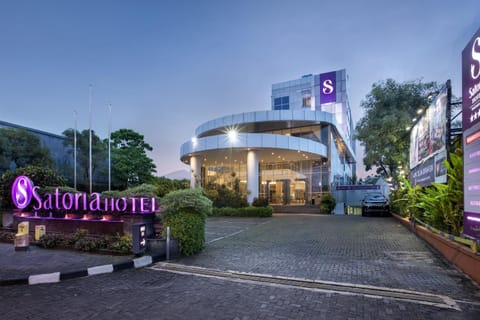 Property building, Facade/entrance, Property logo or sign