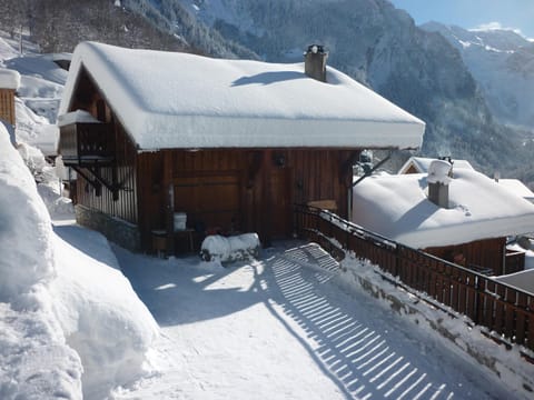 Facade/entrance, Winter