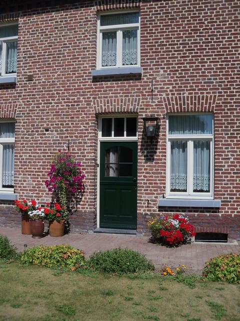 Facade/entrance, Spring