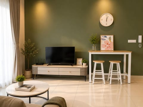 Communal lounge/ TV room, TV and multimedia, Living room, Seating area, Evening entertainment