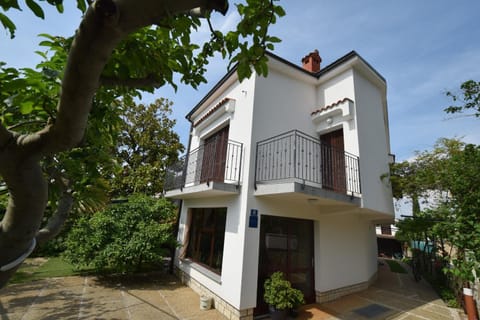 Facade/entrance, Facade/entrance