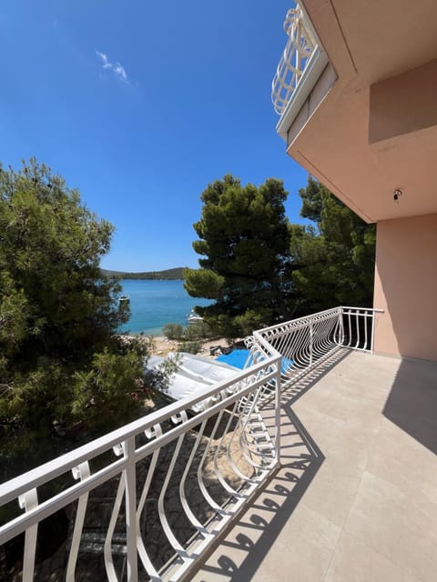 Property building, Balcony/Terrace