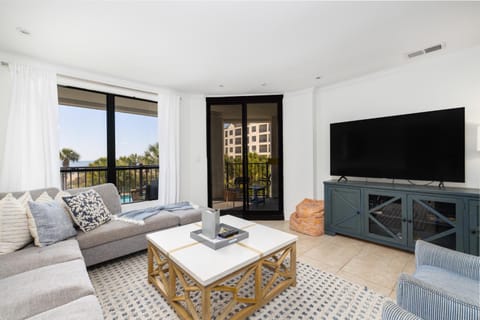 Day, TV and multimedia, View (from property/room), Balcony/Terrace, Living room, Seating area, Sea view, furniture