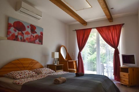 Bed, Bedroom, air conditioner