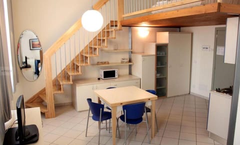 TV and multimedia, Kitchen or kitchenette, Living room, Dining area