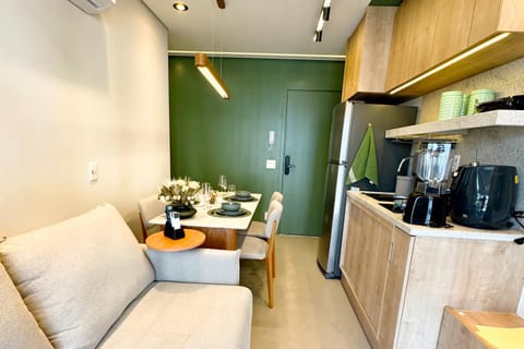 Coffee/tea facilities, Kitchen or kitchenette, Living room, Seating area, Dining area, stove