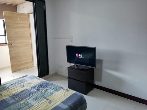 Bed, TV and multimedia, Bedroom