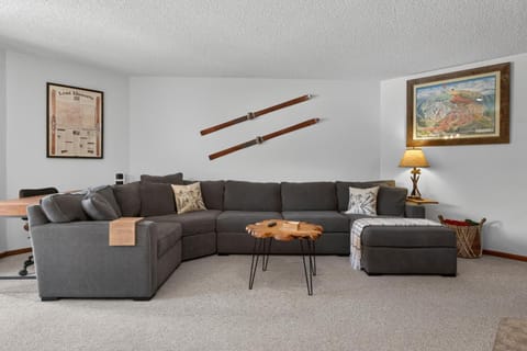 Day, Living room, Seating area, furniture