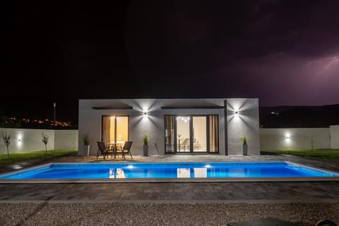 Night, Swimming pool