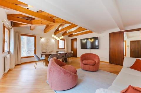 TV and multimedia, Living room, Seating area