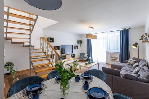 Communal lounge/ TV room, Living room, Dining area