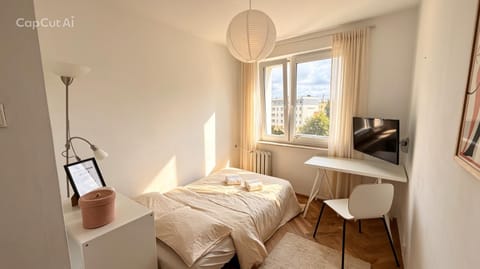 TV and multimedia, Seating area, Bedroom