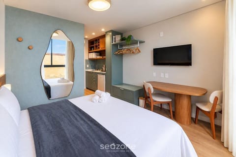 Bed, TV and multimedia, Bedroom